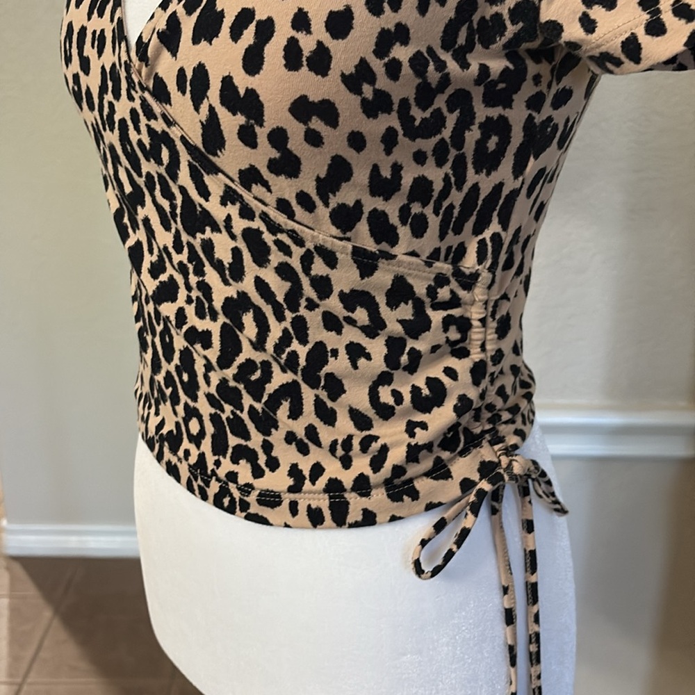 Forever 21 tan cheetah animal print wrap crop top Size S - Picture 8 of 17